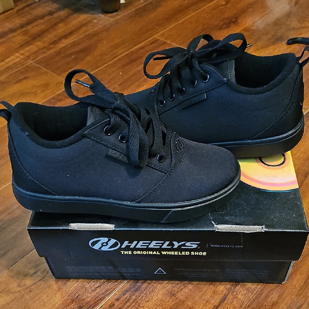 Heelys KIDS Black Sneakers with Wheels